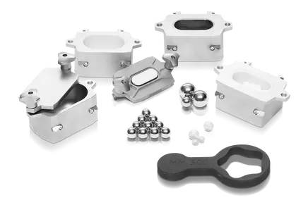 Grinding jars in 3 different materials Grinding jars in 3 different materials